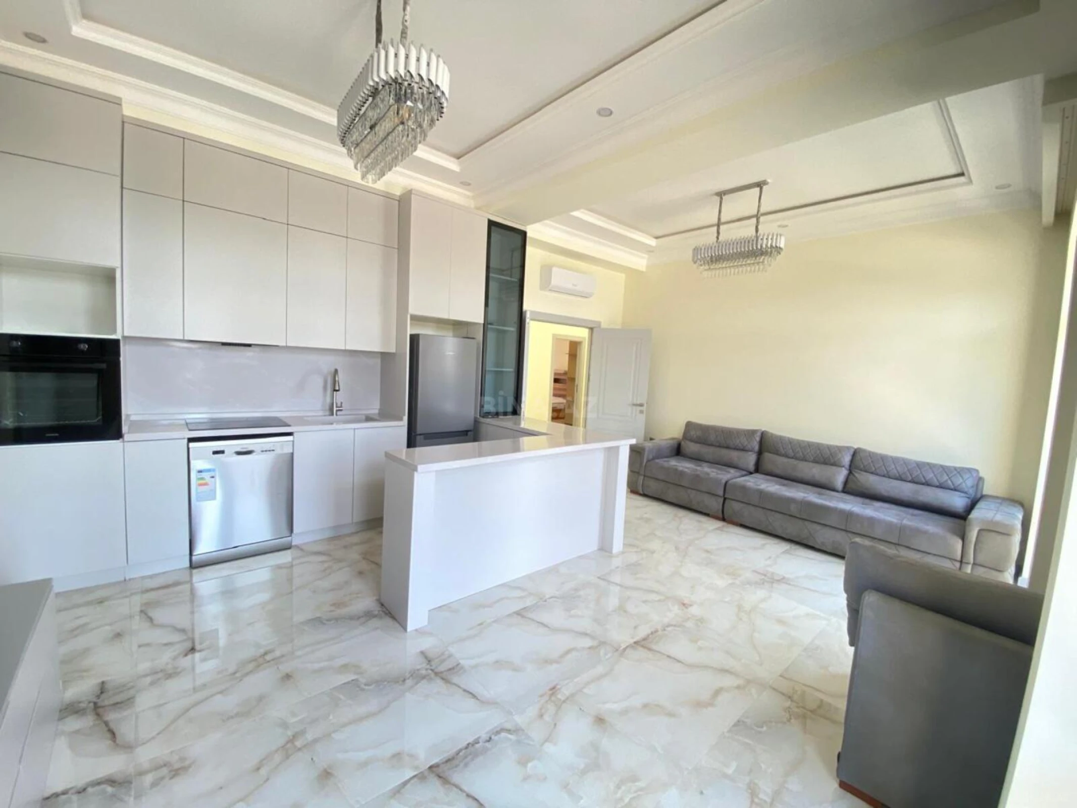 Kirayə verilir 4 otaqlı mənzil 130 m²