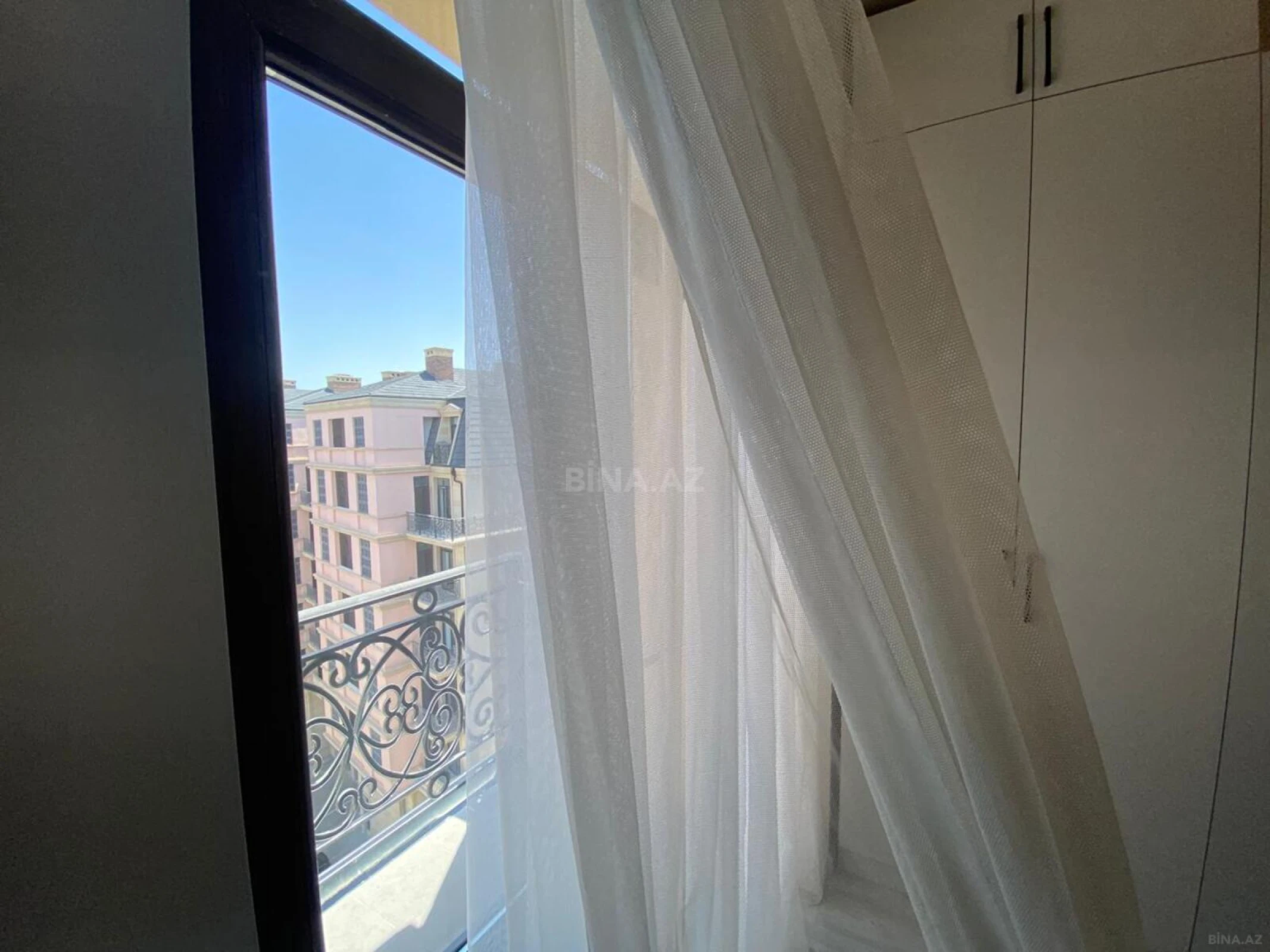 Kirayə verilir 4 otaqlı mənzil 130 m²