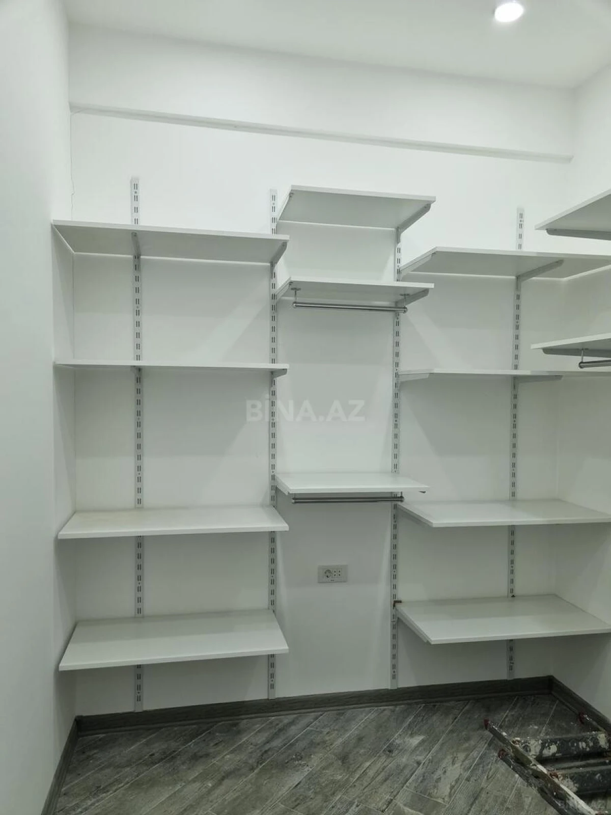 Satılır 2 otaqlı mənzil 93 m²