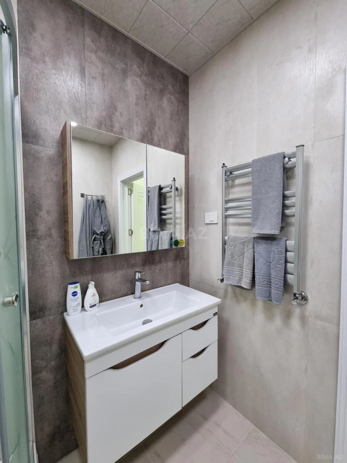 Satılır 2 otaqlı mənzil 93 m²