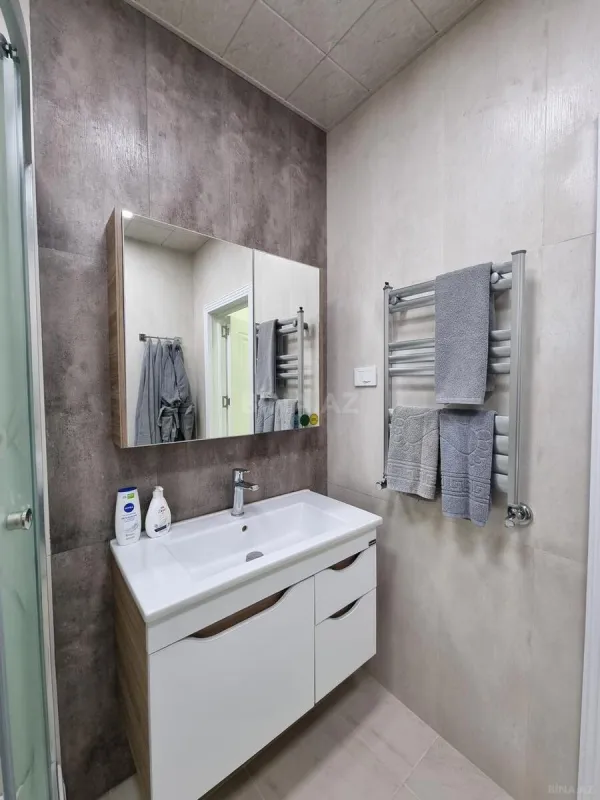 Satılır 2 otaqlı mənzil 93 m²