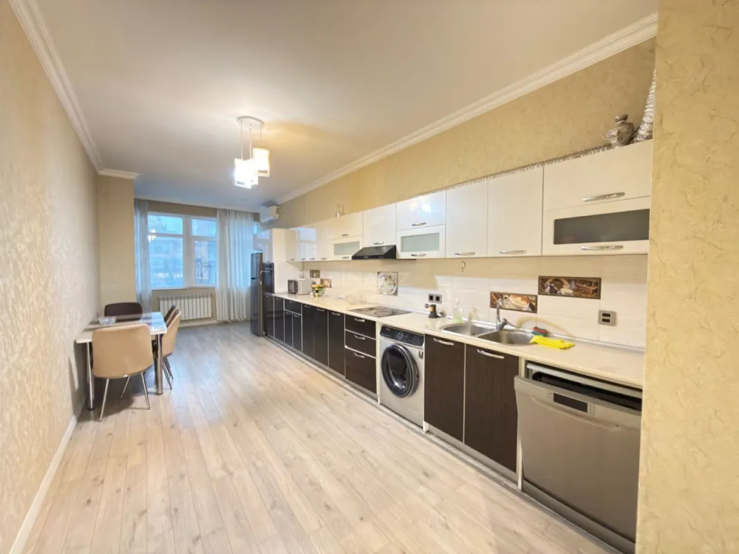 Kirayə verilir 3 otaqlı mənzil 175 m²