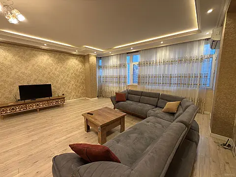 Kirayə verilir 3 otaqlı mənzil 175 m²