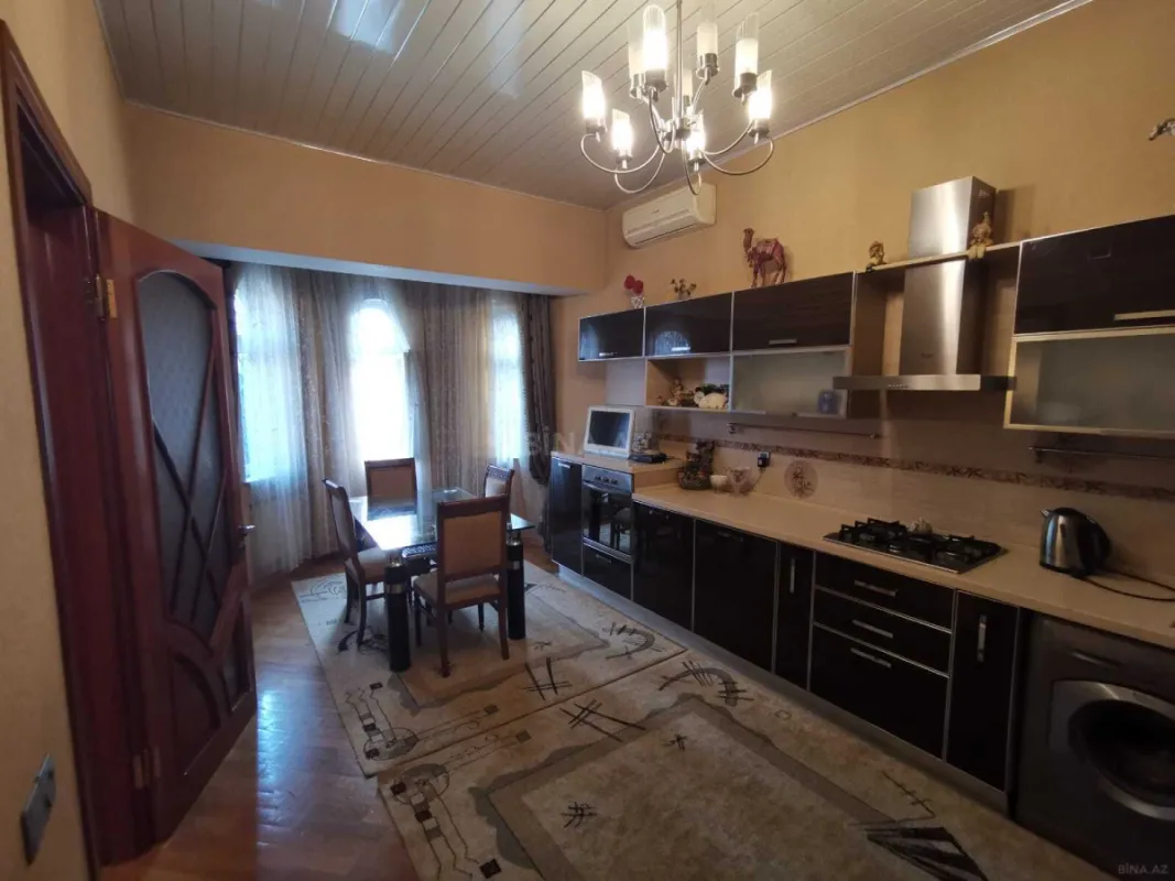 Satılır 7 otaqlı həyət evi 400 m²