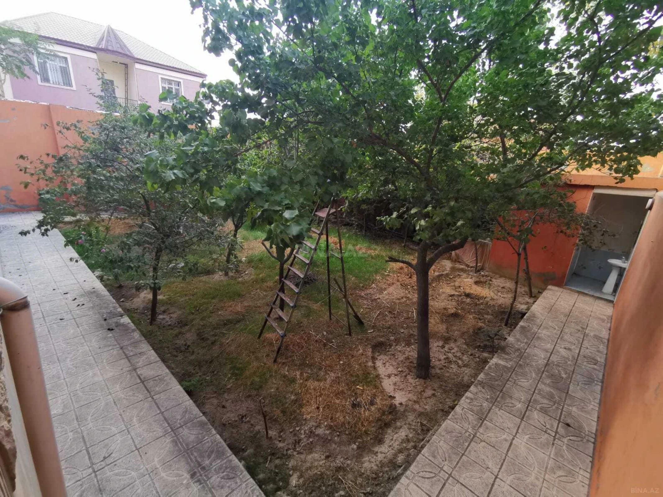 Satılır 7 otaqlı həyət evi 400 m²