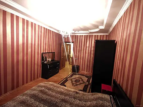 Satılır 7 otaqlı həyət evi 400 m²