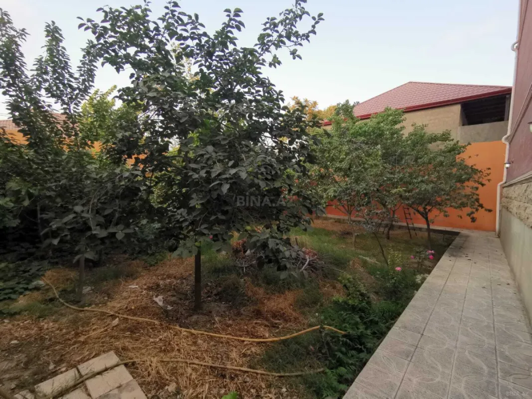 Satılır 7 otaqlı həyət evi 400 m²
