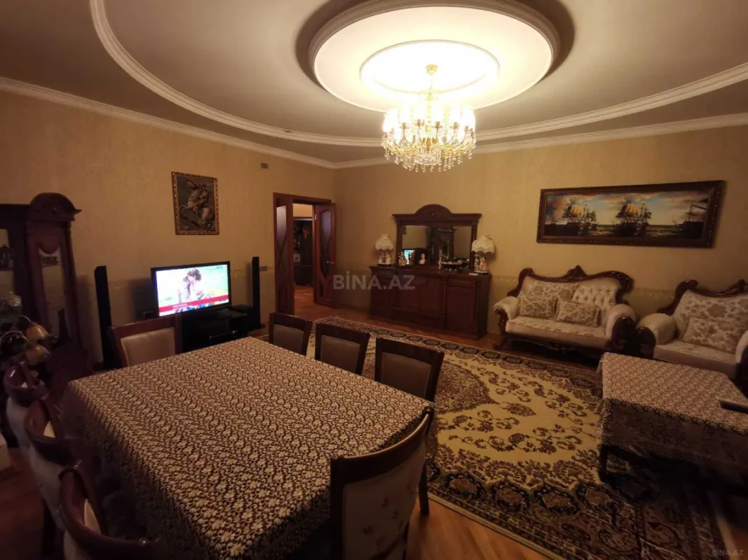 Satılır 7 otaqlı həyət evi 400 m²