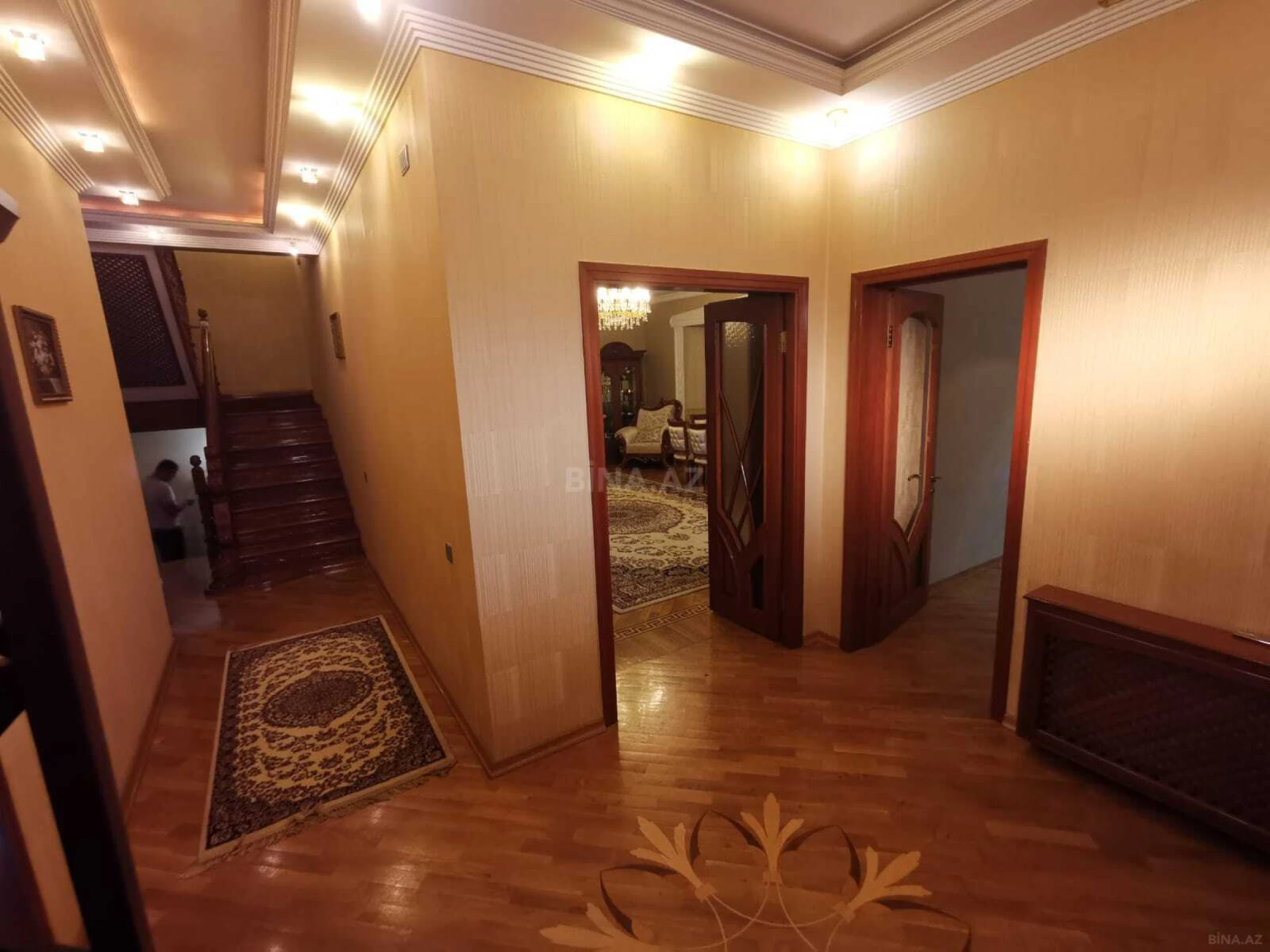 Satılır 7 otaqlı həyət evi 400 m²