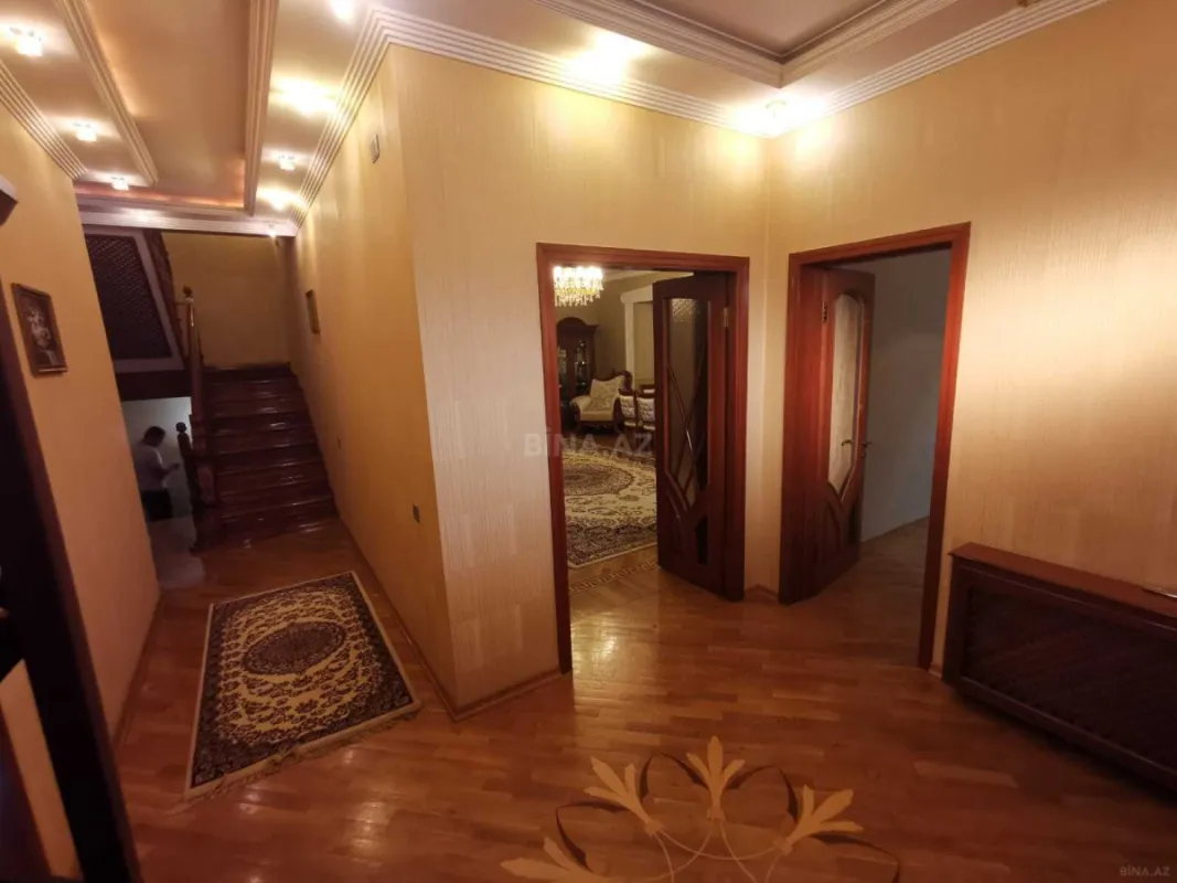 Satılır 7 otaqlı həyət evi 400 m²
