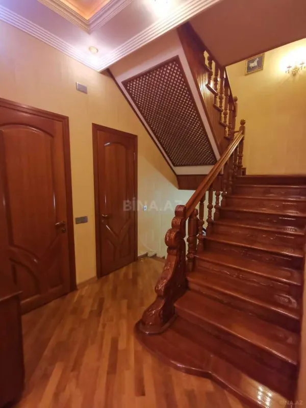 Satılır 7 otaqlı həyət evi 400 m²