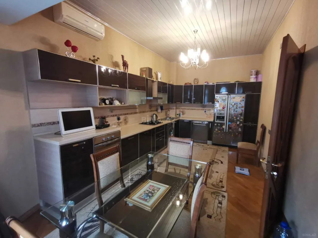 Satılır 7 otaqlı həyət evi 400 m²