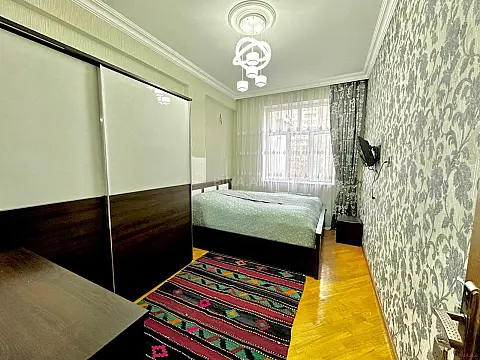 Satılır 3 otaqlı mənzil 125 m²