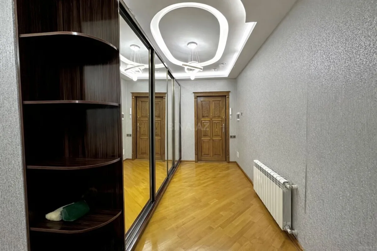 Satılır 3 otaqlı mənzil 125 m²