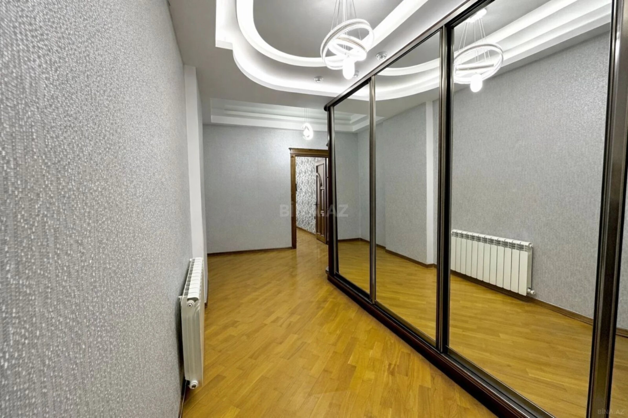 Satılır 3 otaqlı mənzil 125 m²