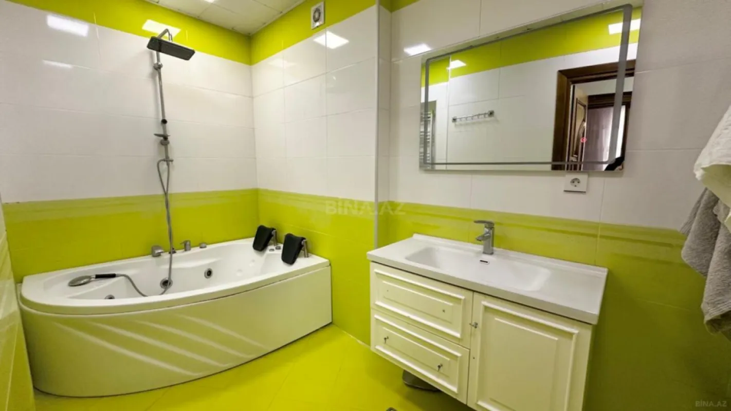 Satılır 3 otaqlı mənzil 125 m²