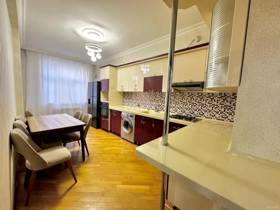 Satılır 3 otaqlı mənzil 125 m²