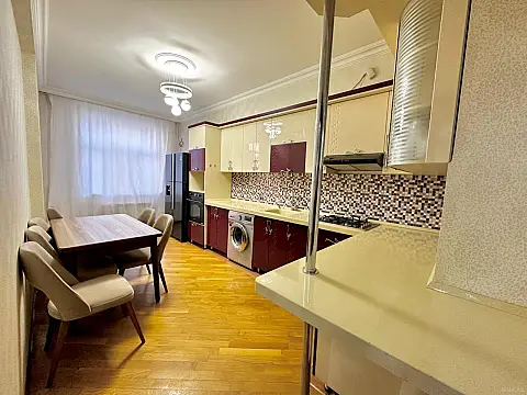 Satılır 3 otaqlı mənzil 125 m²