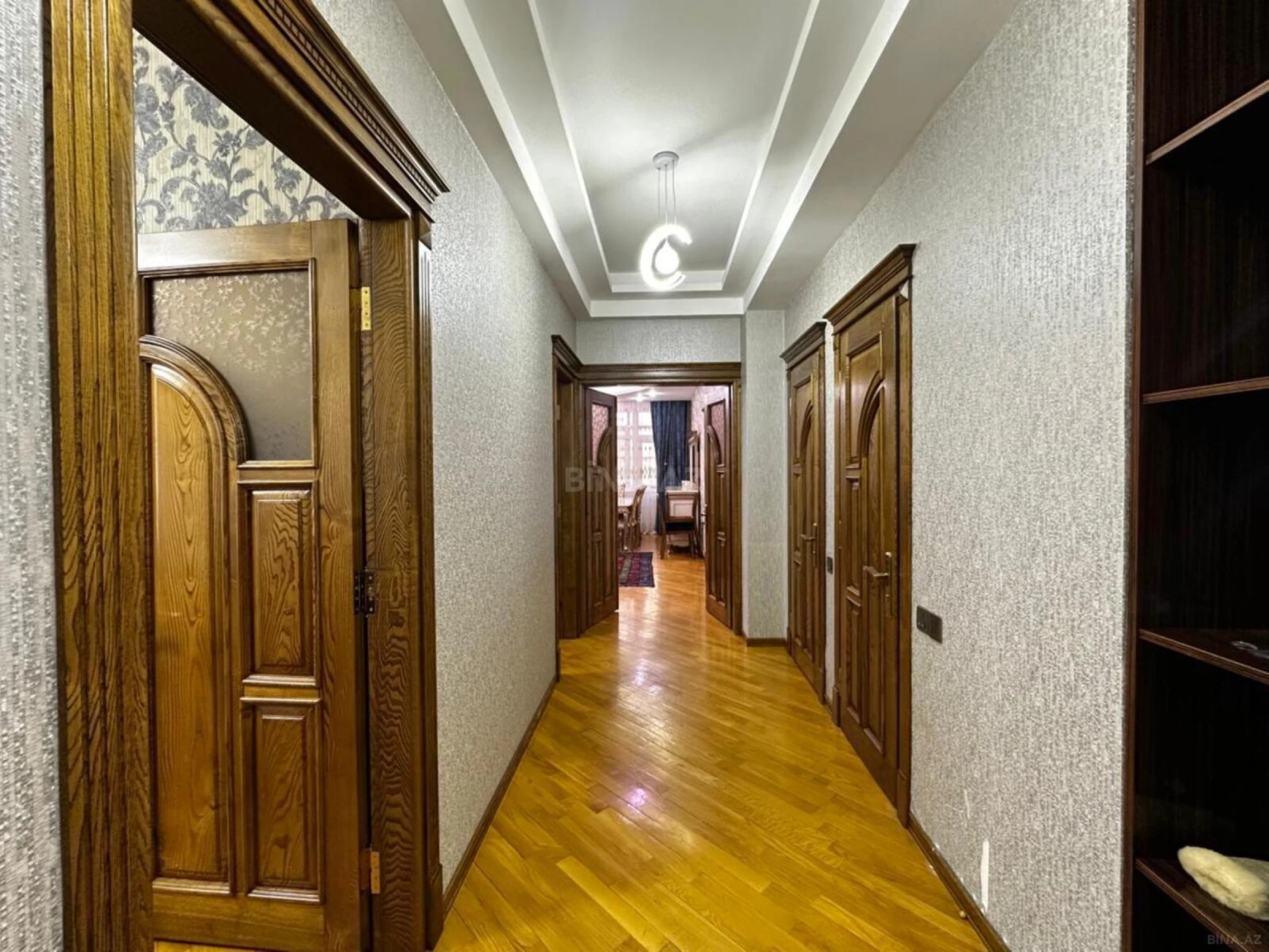 Satılır 3 otaqlı mənzil 125 m²