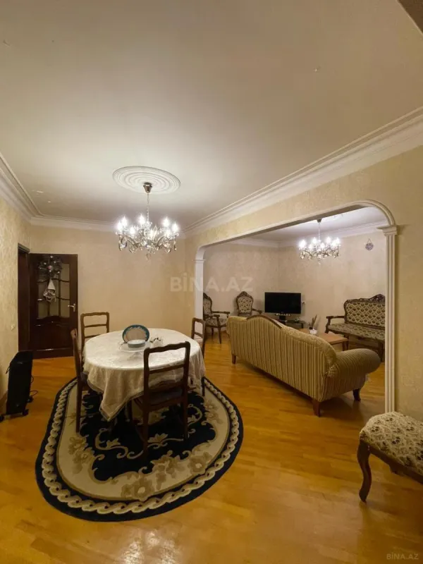 Satılır 5 otaqlı mənzil 115 m²