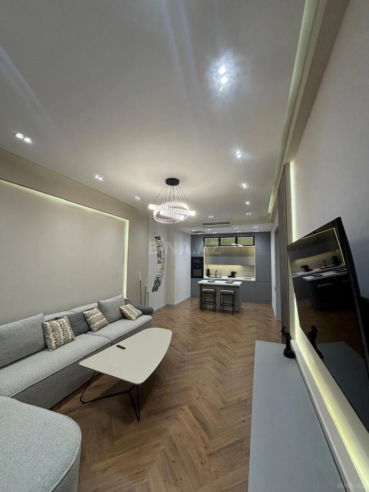 Kirayə verilir 2 otaqlı mənzil 76 m²