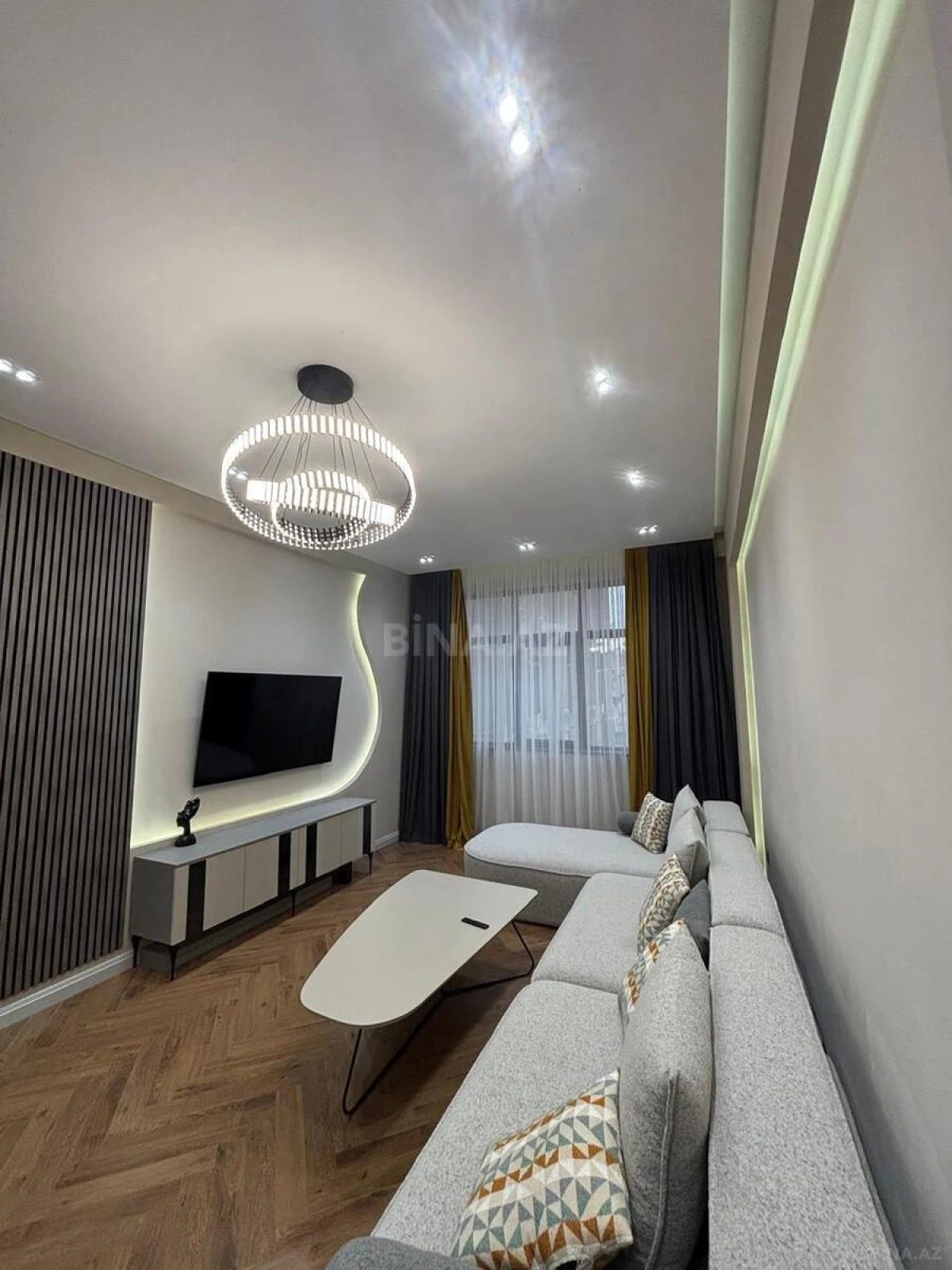 Kirayə verilir 2 otaqlı mənzil 76 m²