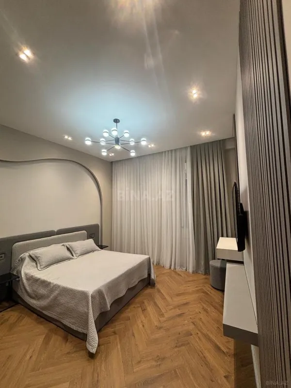Kirayə verilir 2 otaqlı mənzil 76 m²