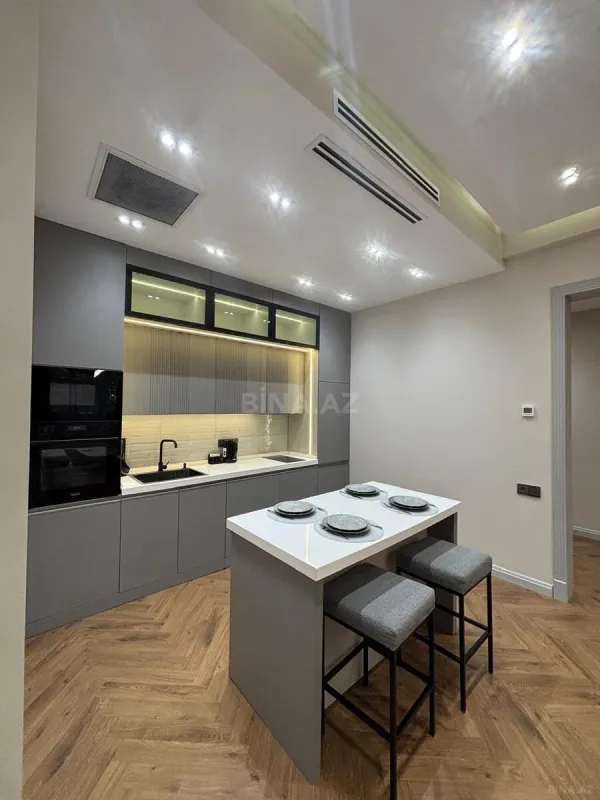 Kirayə verilir 2 otaqlı mənzil 76 m²