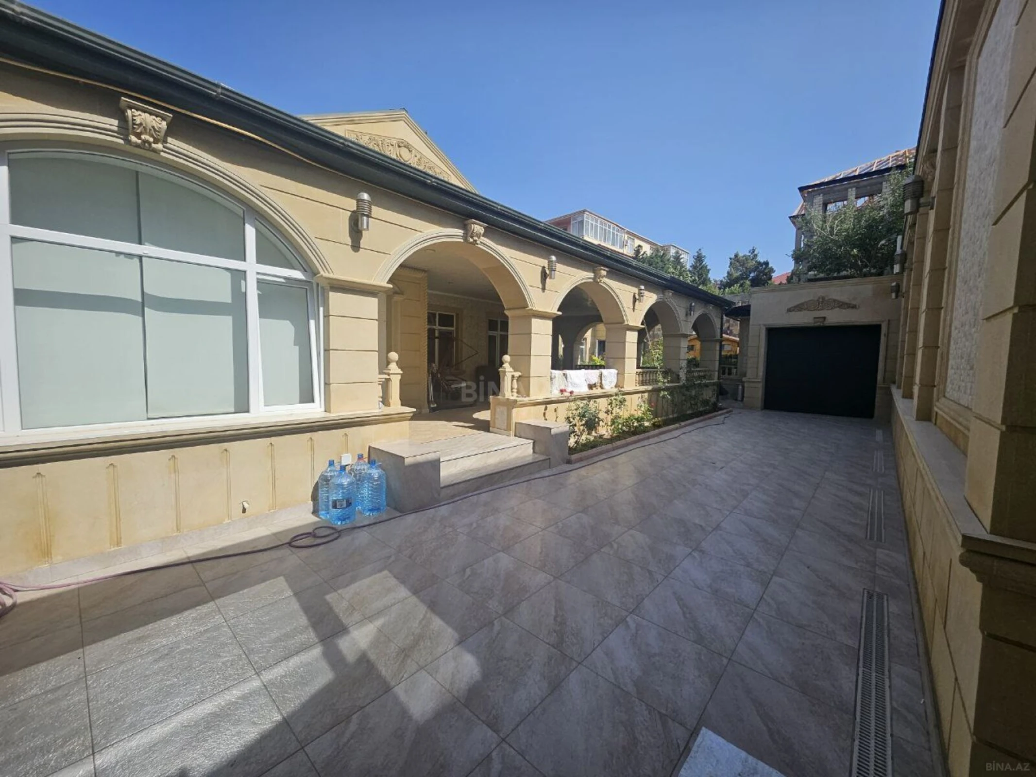 Satılır 6 otaqlı həyət evi 400 m²