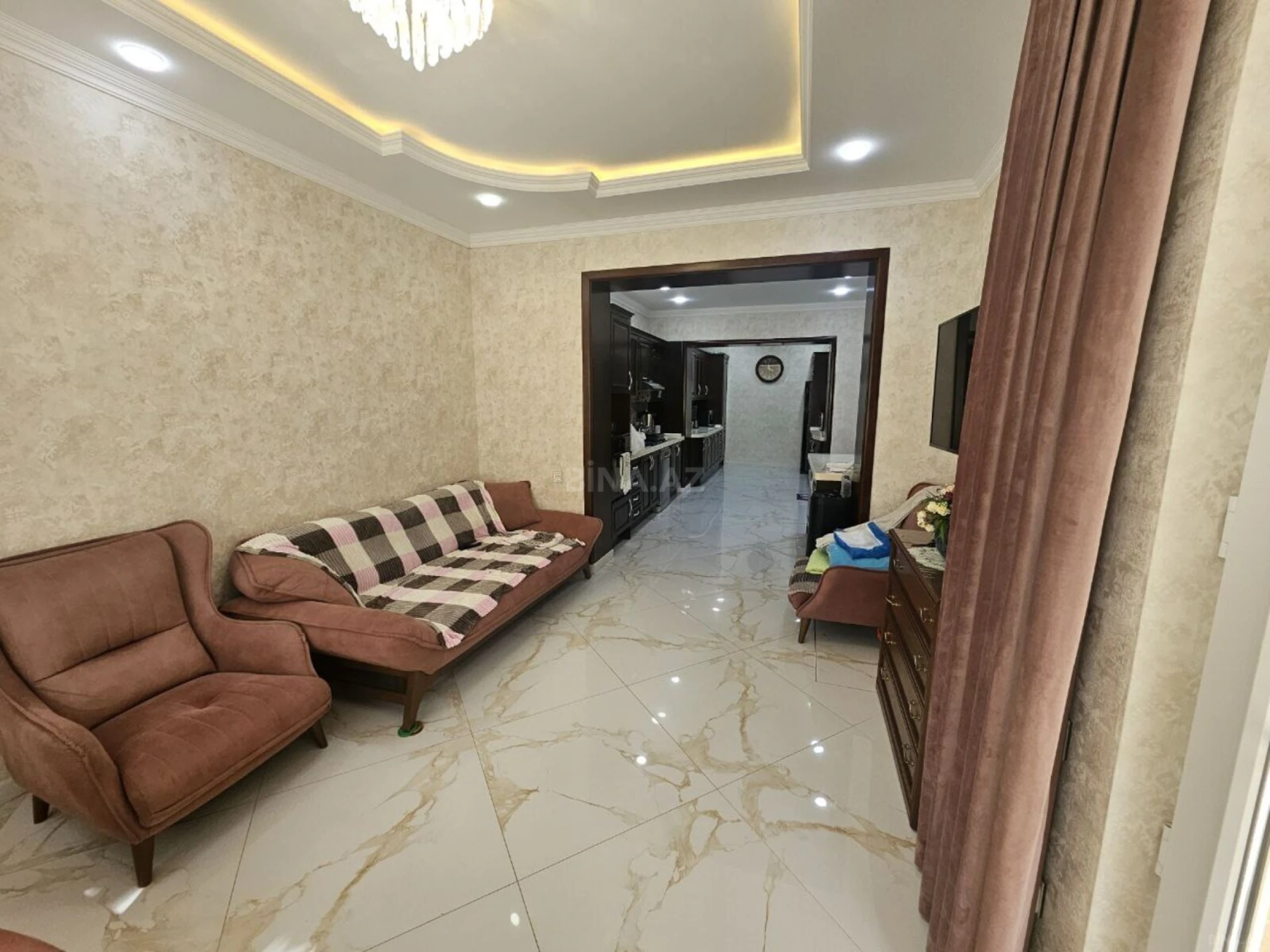 Satılır 6 otaqlı həyət evi 400 m²