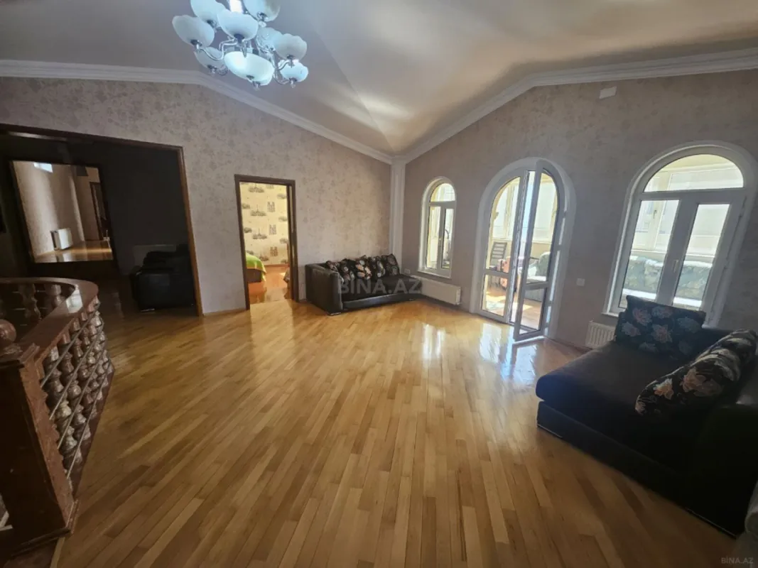 Satılır 6 otaqlı həyət evi 400 m²