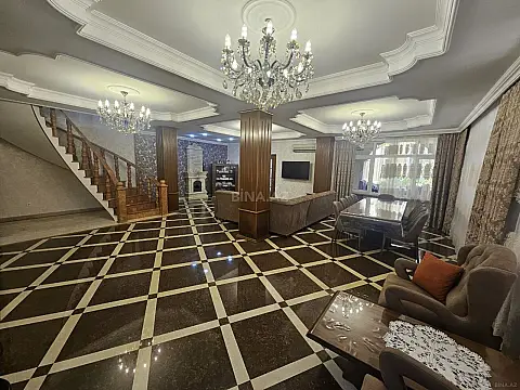 Satılır 6 otaqlı həyət evi 400 m²