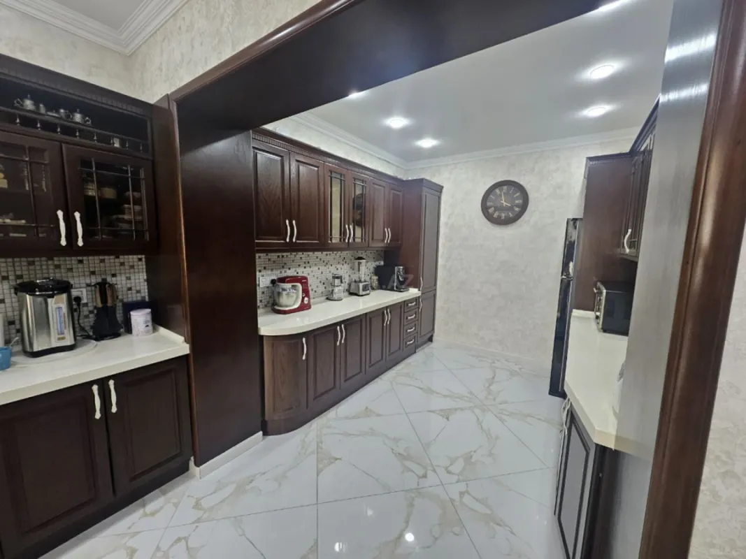 Satılır 6 otaqlı həyət evi 400 m²