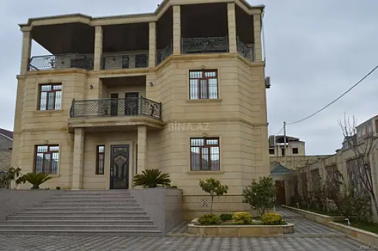 Satılır 10 otaqlı həyət evi 600 m²