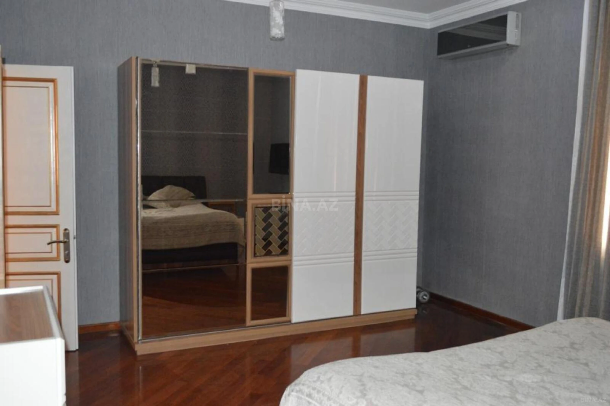 Satılır 10 otaqlı həyət evi 600 m²