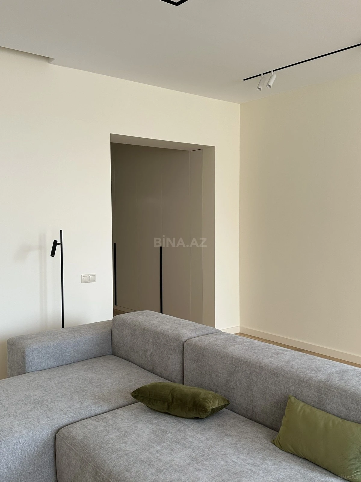 Kirayə verilir 2 otaqlı mənzil 97 m²