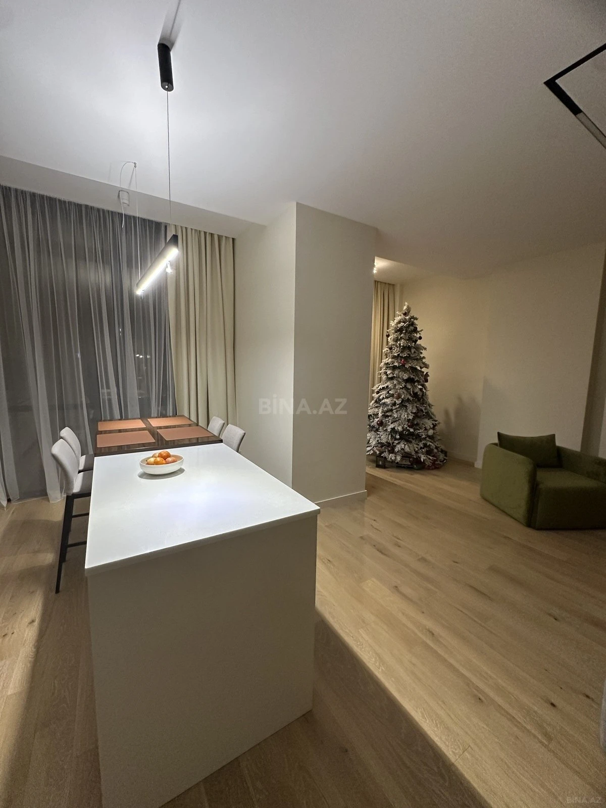 Kirayə verilir 2 otaqlı mənzil 97 m²