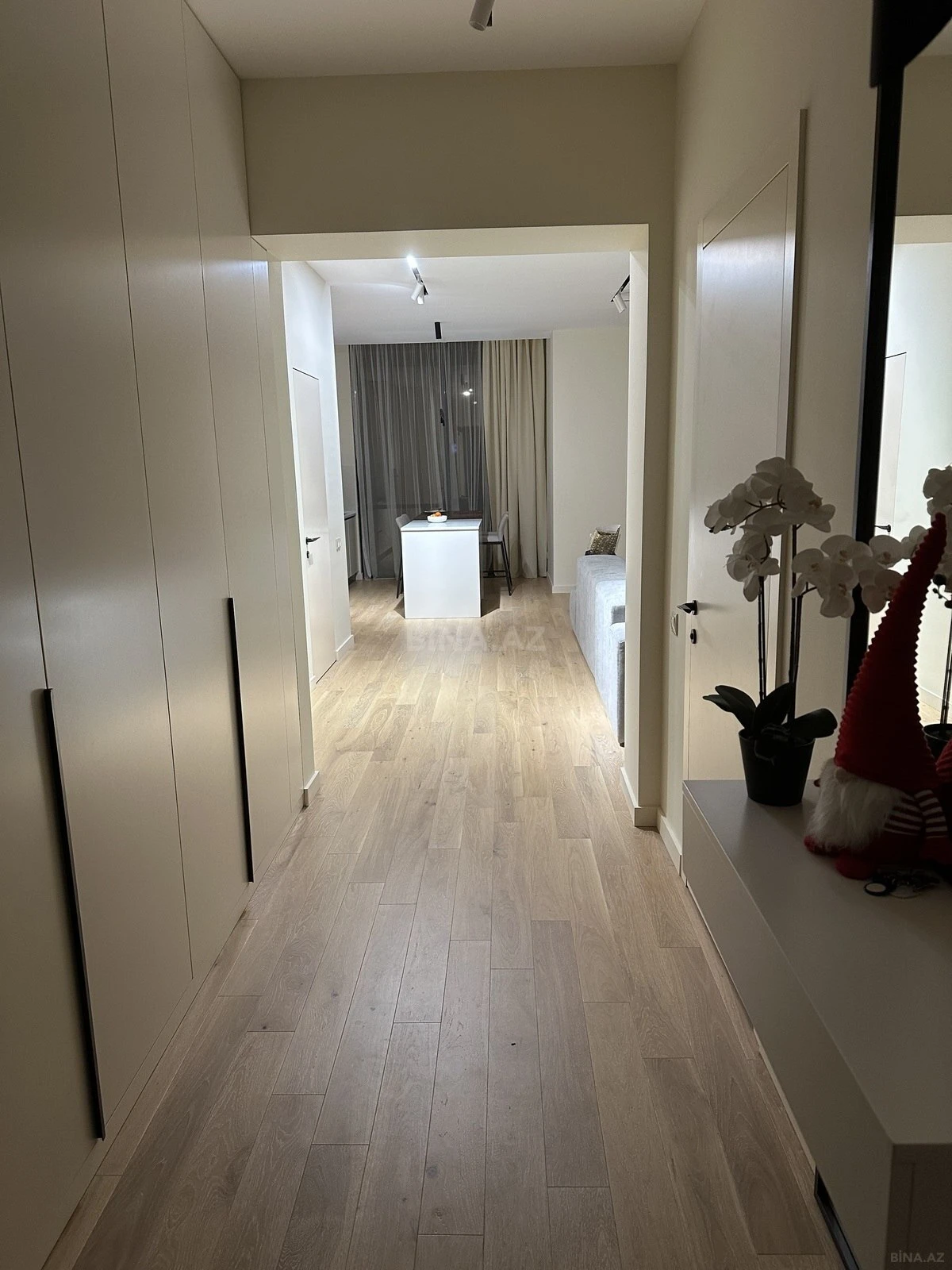 Kirayə verilir 2 otaqlı mənzil 97 m²