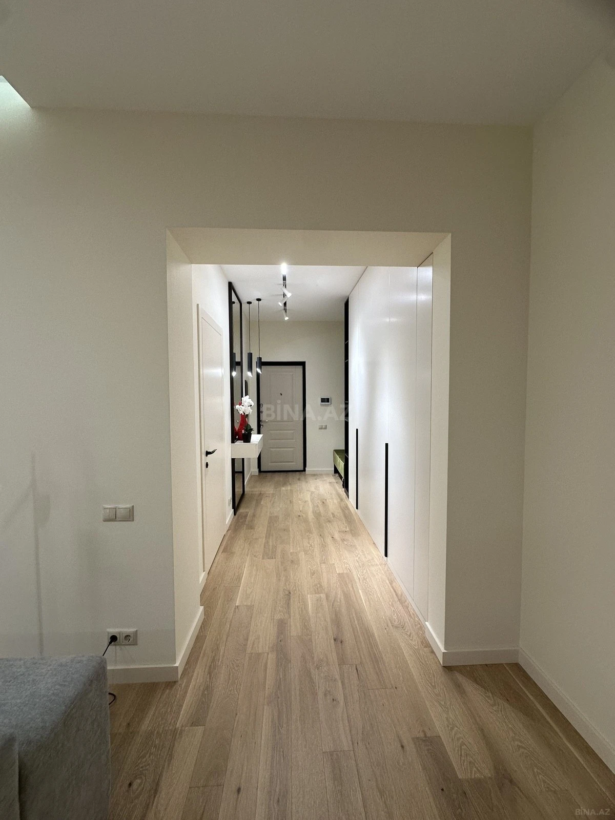 Kirayə verilir 2 otaqlı mənzil 97 m²
