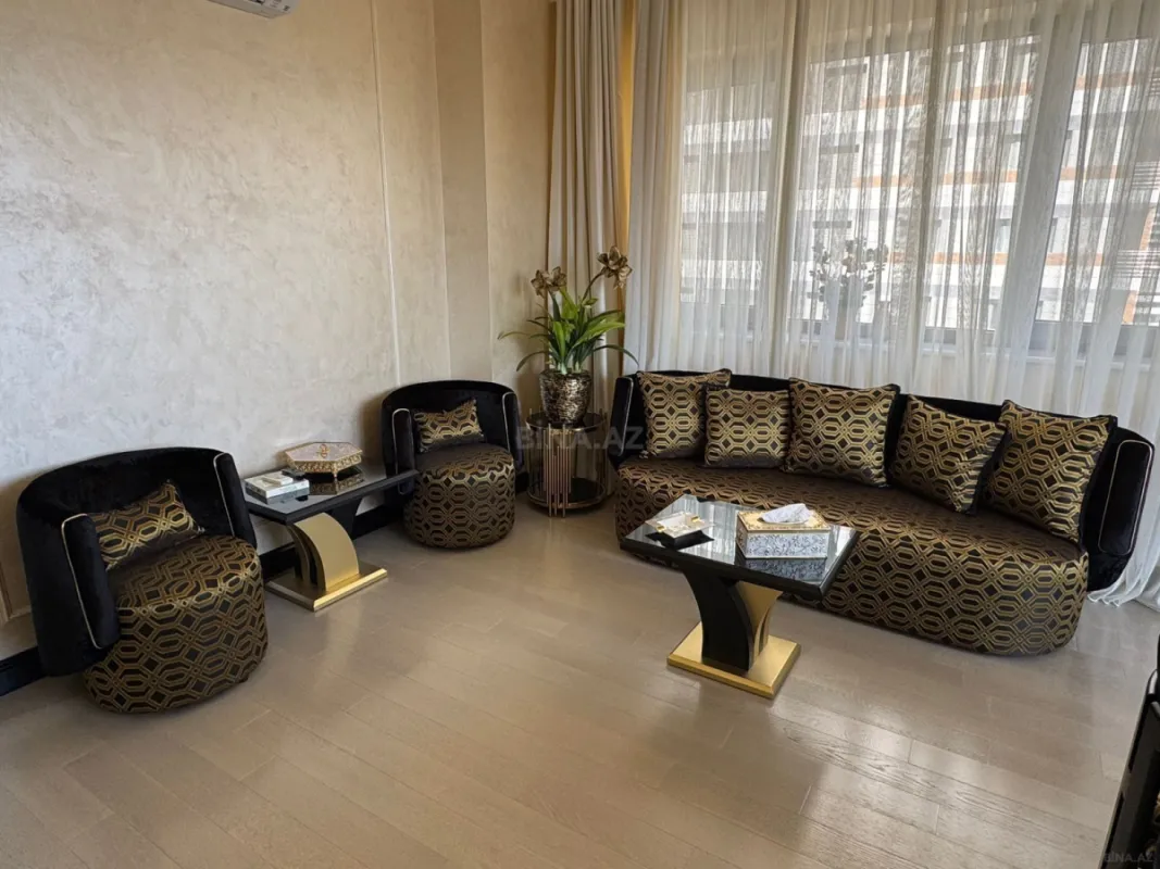 Satılır 3 otaqlı mənzil 120 m²
