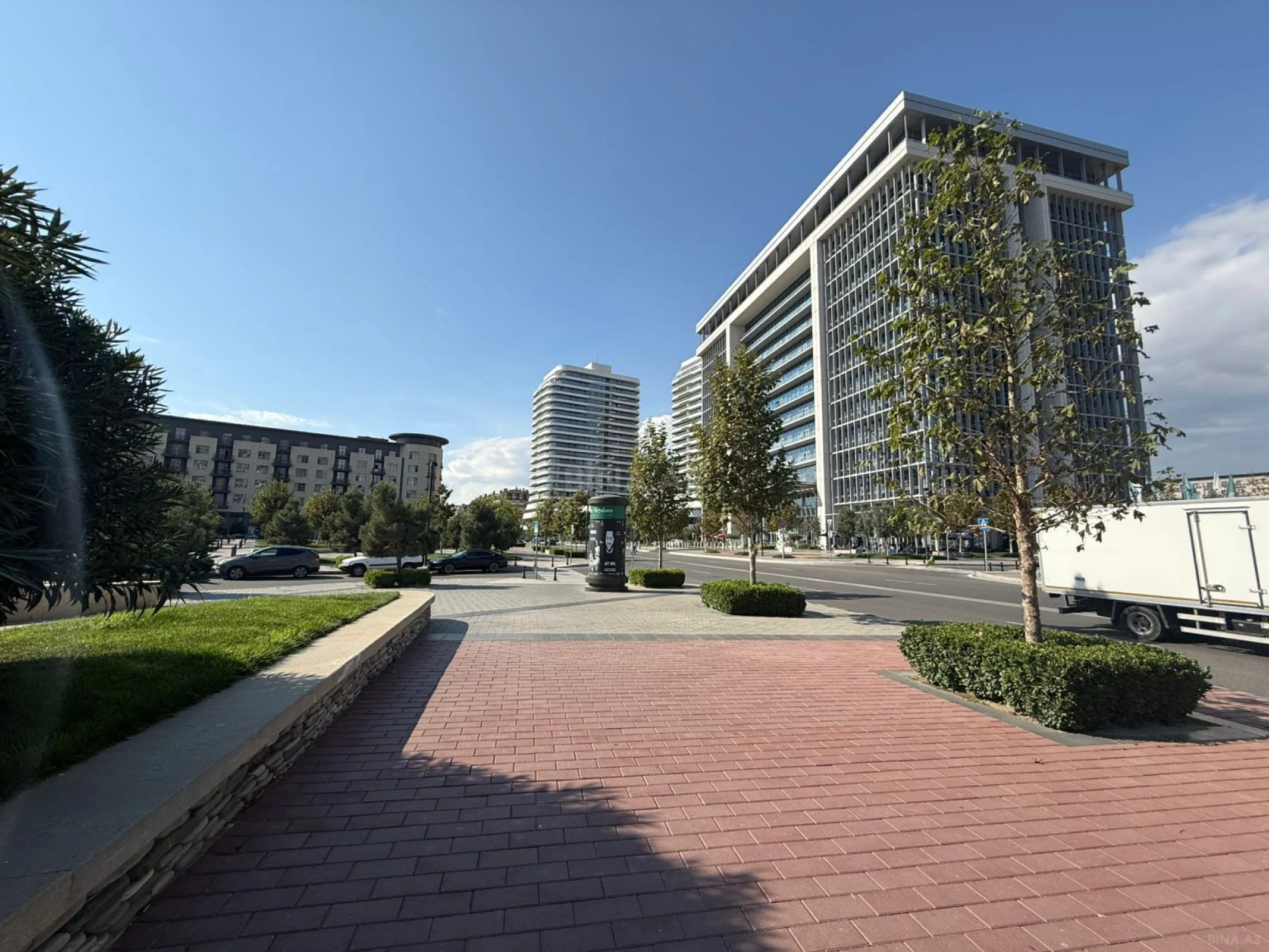 Satılır 2 otaqlı mənzil 83 m²