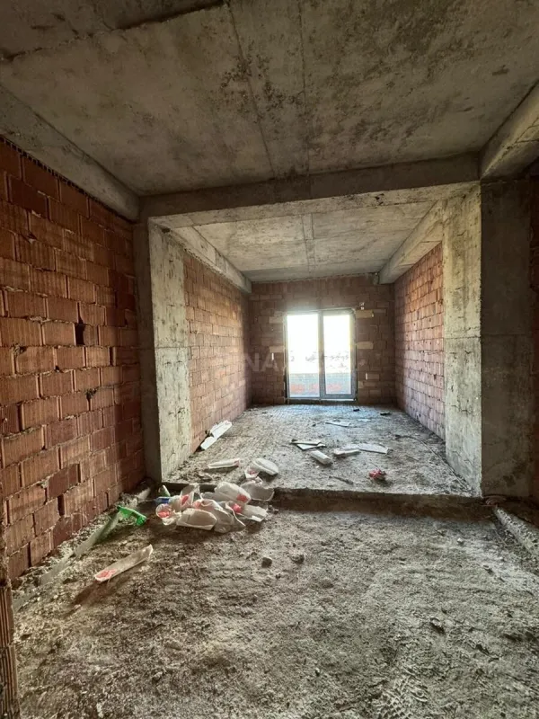 Satılır 2 otaqlı mənzil 83 m²