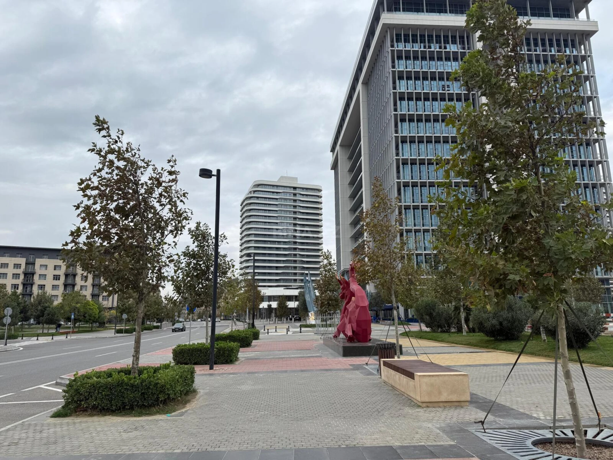 Satılır 2 otaqlı mənzil 83 m²