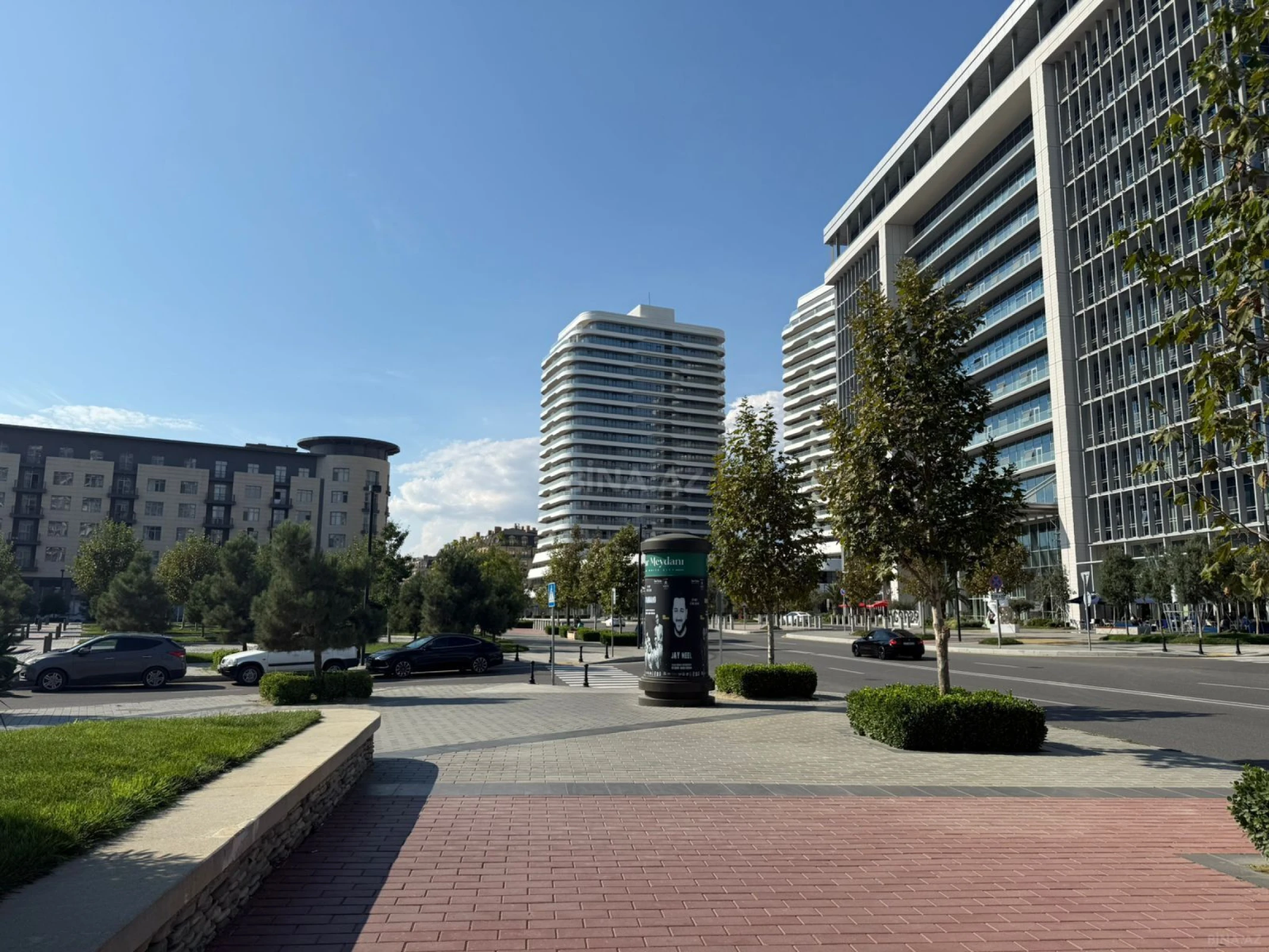 Satılır 2 otaqlı mənzil 83 m²