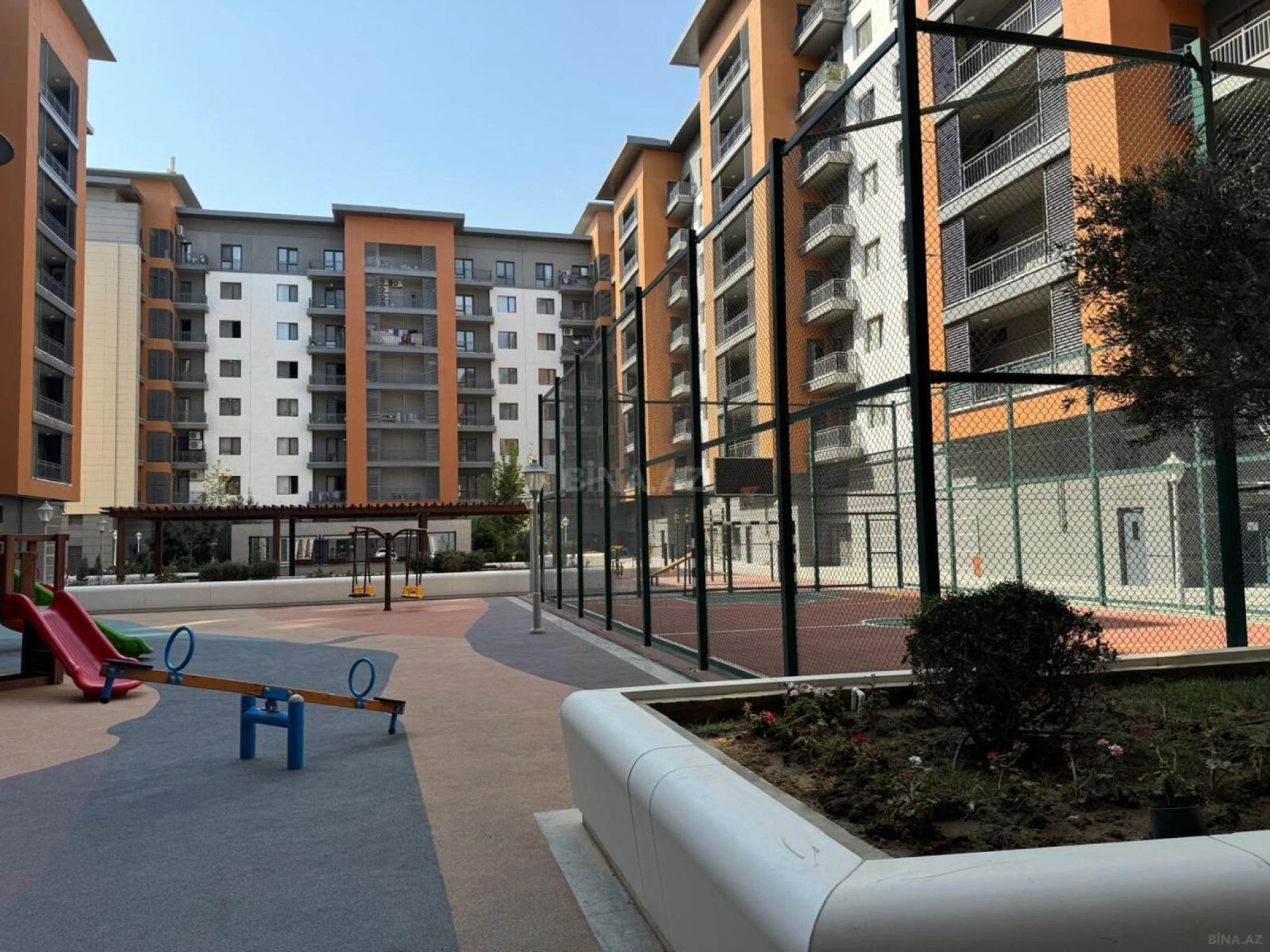 Satılır 4 otaqlı mənzil 209 m²