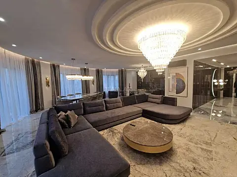 Satılır 4 otaqlı mənzil 209 m²
