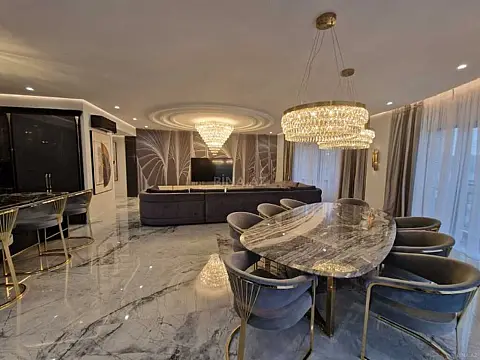 Satılır 4 otaqlı mənzil 209 m²