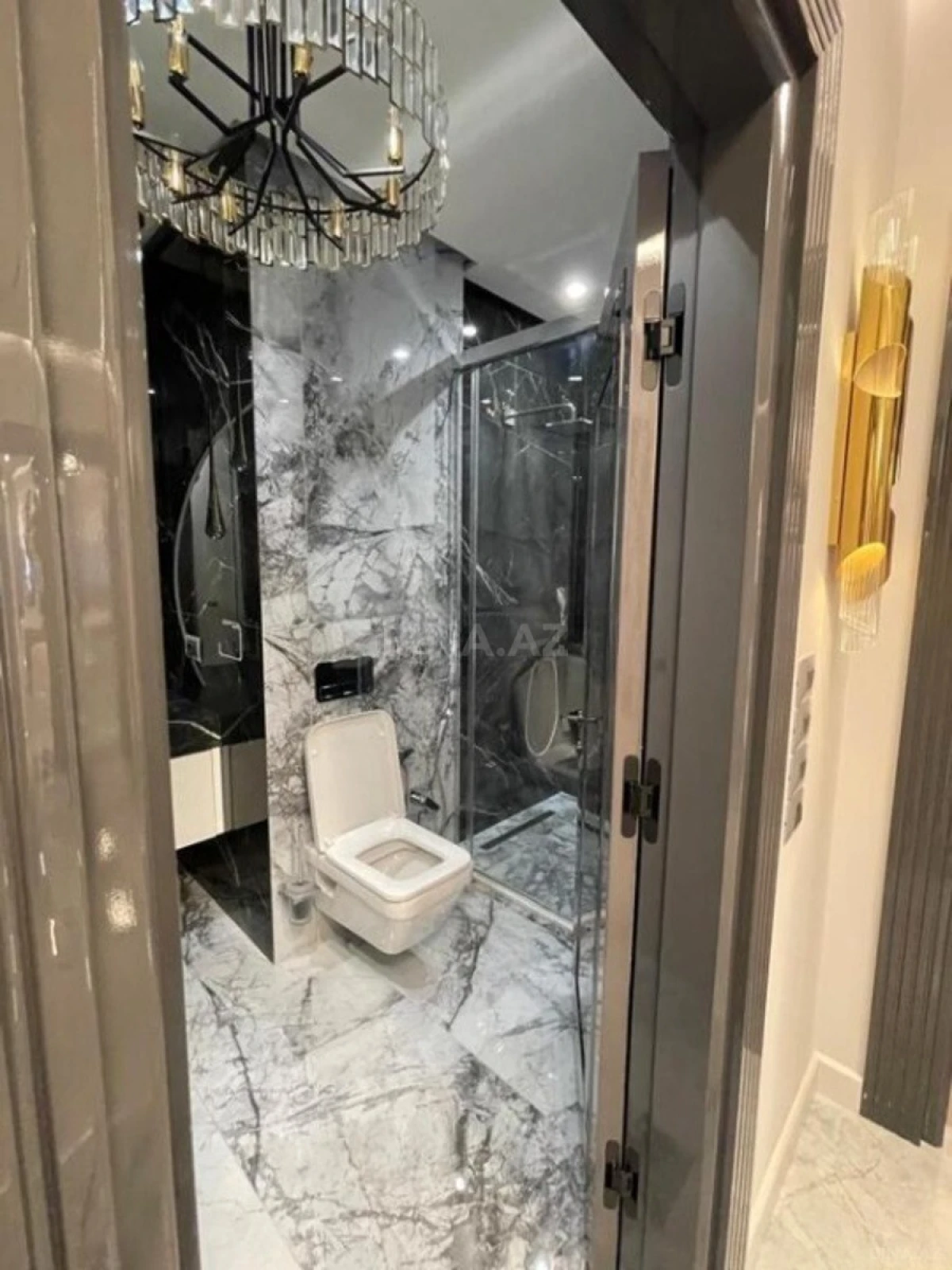 Satılır 4 otaqlı mənzil 209 m²