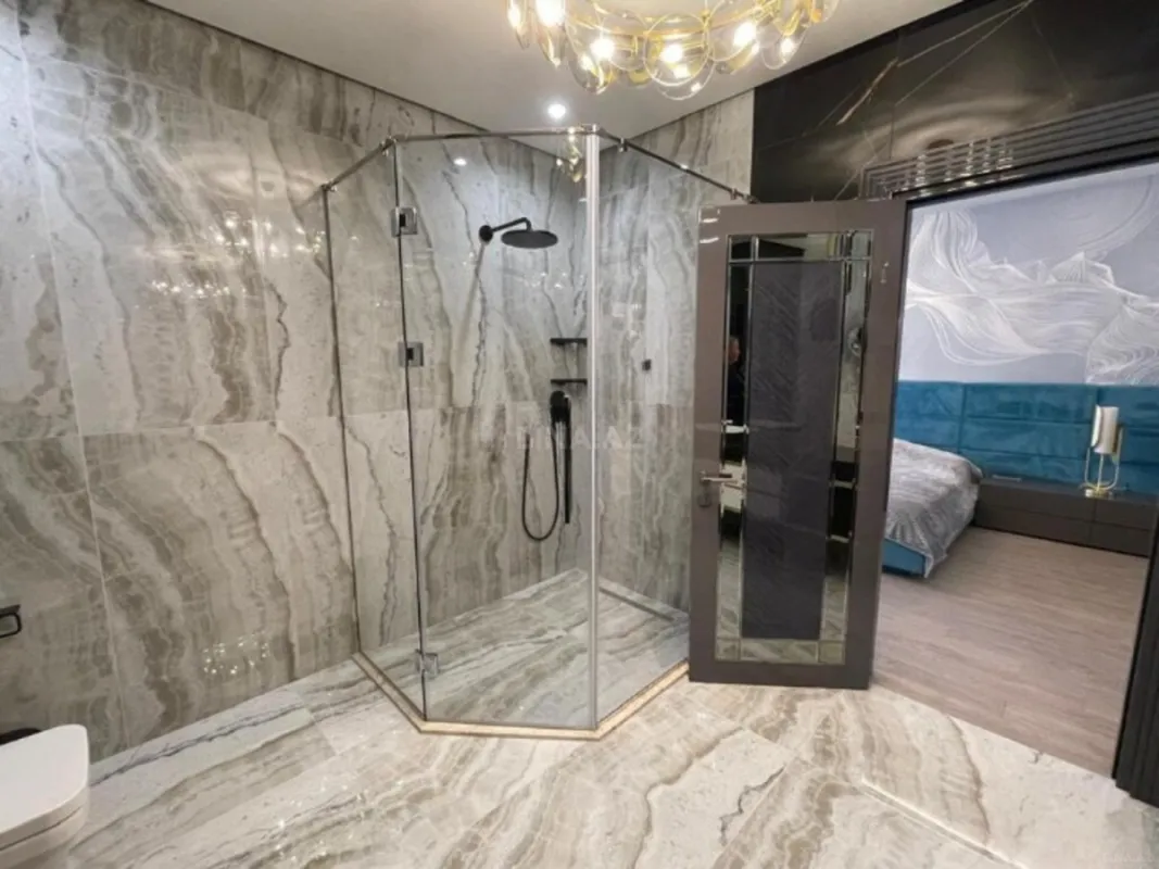 Satılır 4 otaqlı mənzil 209 m²