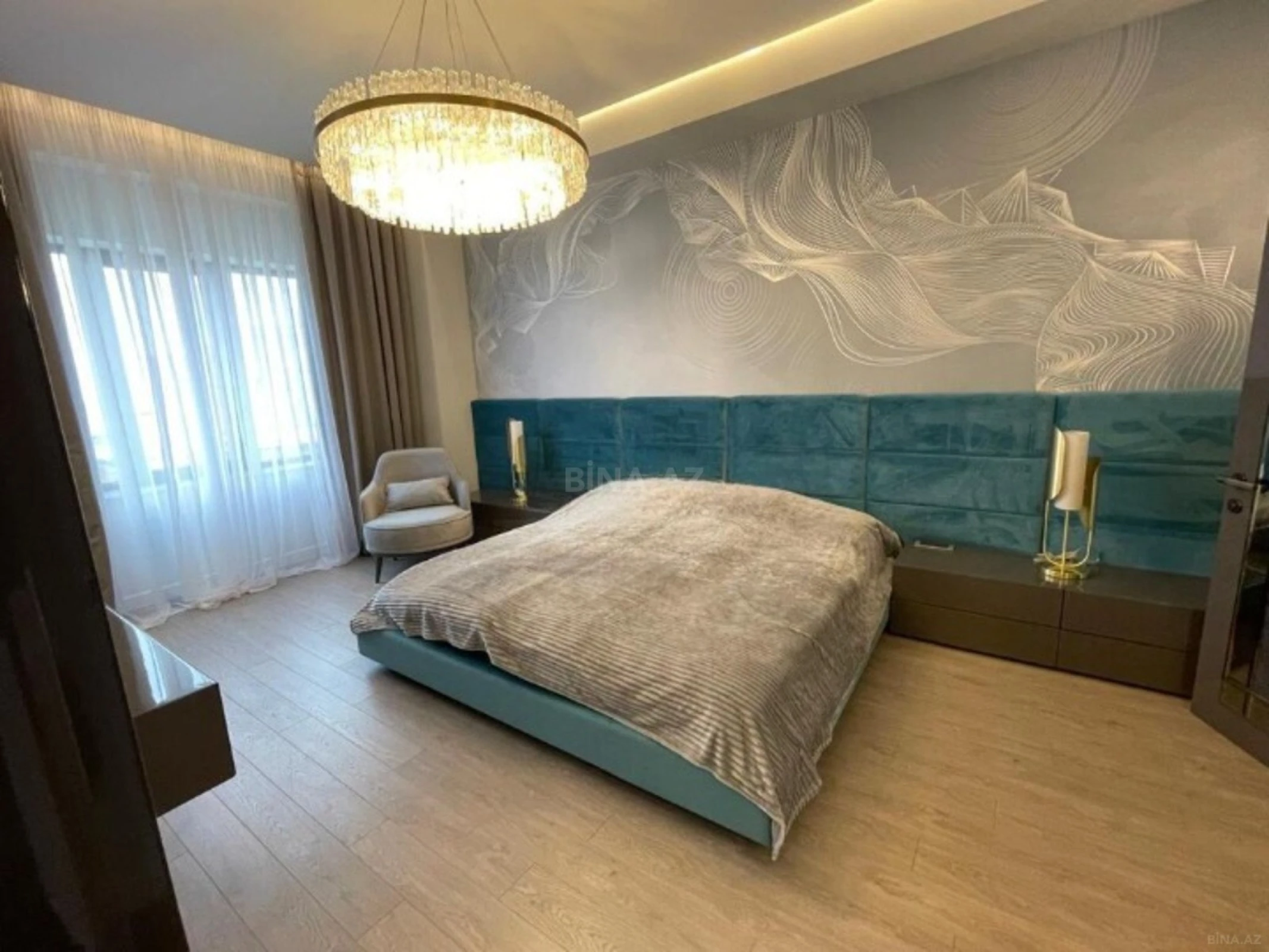 Satılır 4 otaqlı mənzil 209 m²